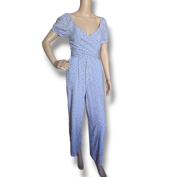 HOLLISTER Women's Lilac Ditsy Floral Print Wrap Front Jumpsuit - Picture 5 of 16